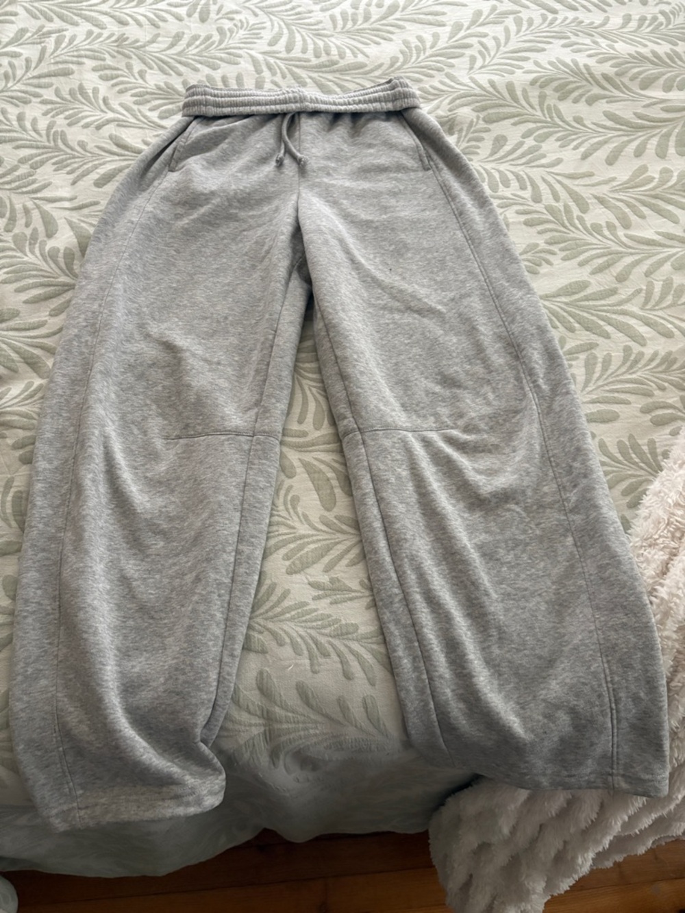 Structured gray sweatpants